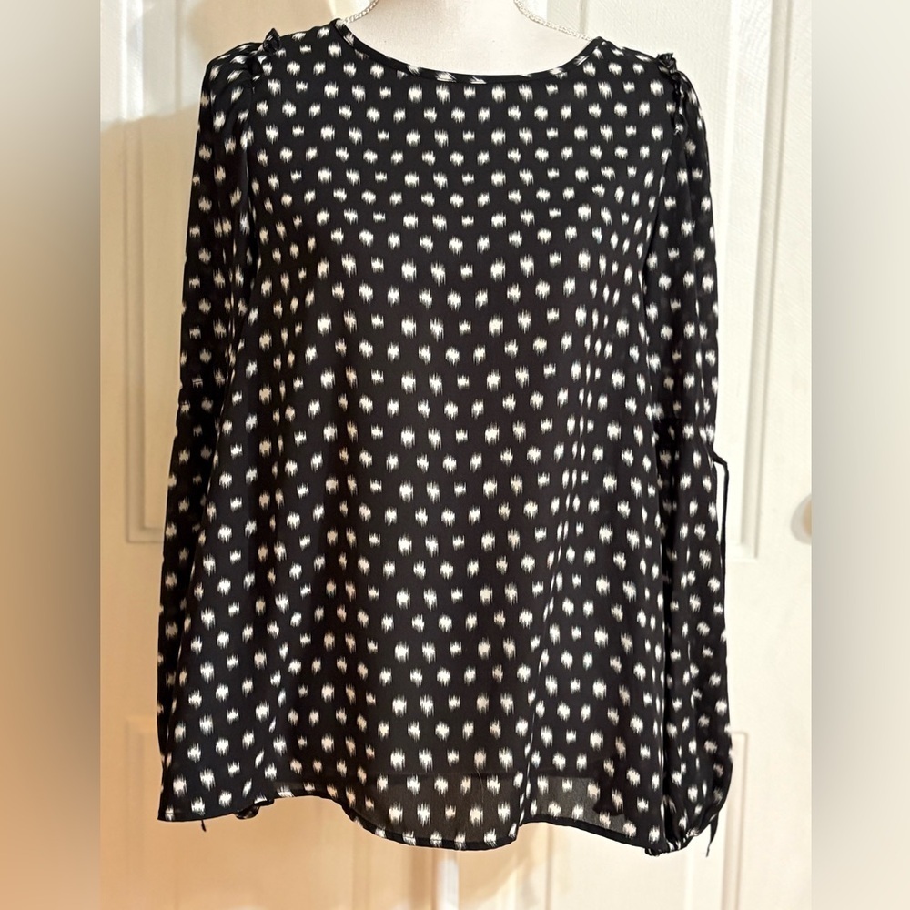 Max Studio Black and White Patterned Blouse size Small NWT